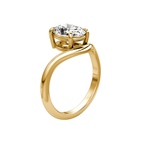 Oval diamond engagement ring