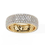 Luxurious diamond band in gold