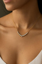 Gold necklace with small diamonds for woman