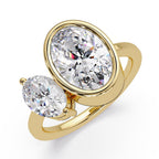 Modern oval-cut Toi et Moi diamond ring in gold