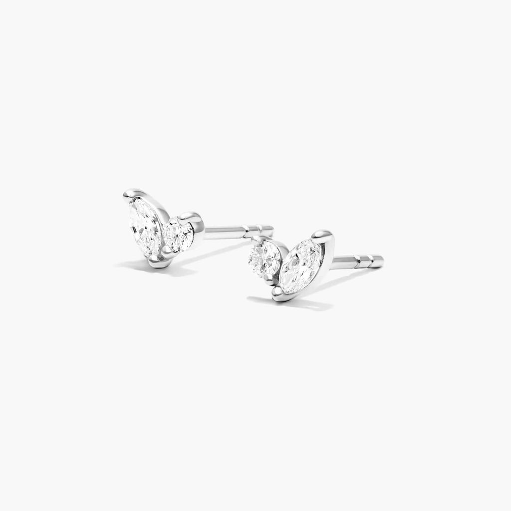 Delicate diamond stud earrings in white gold