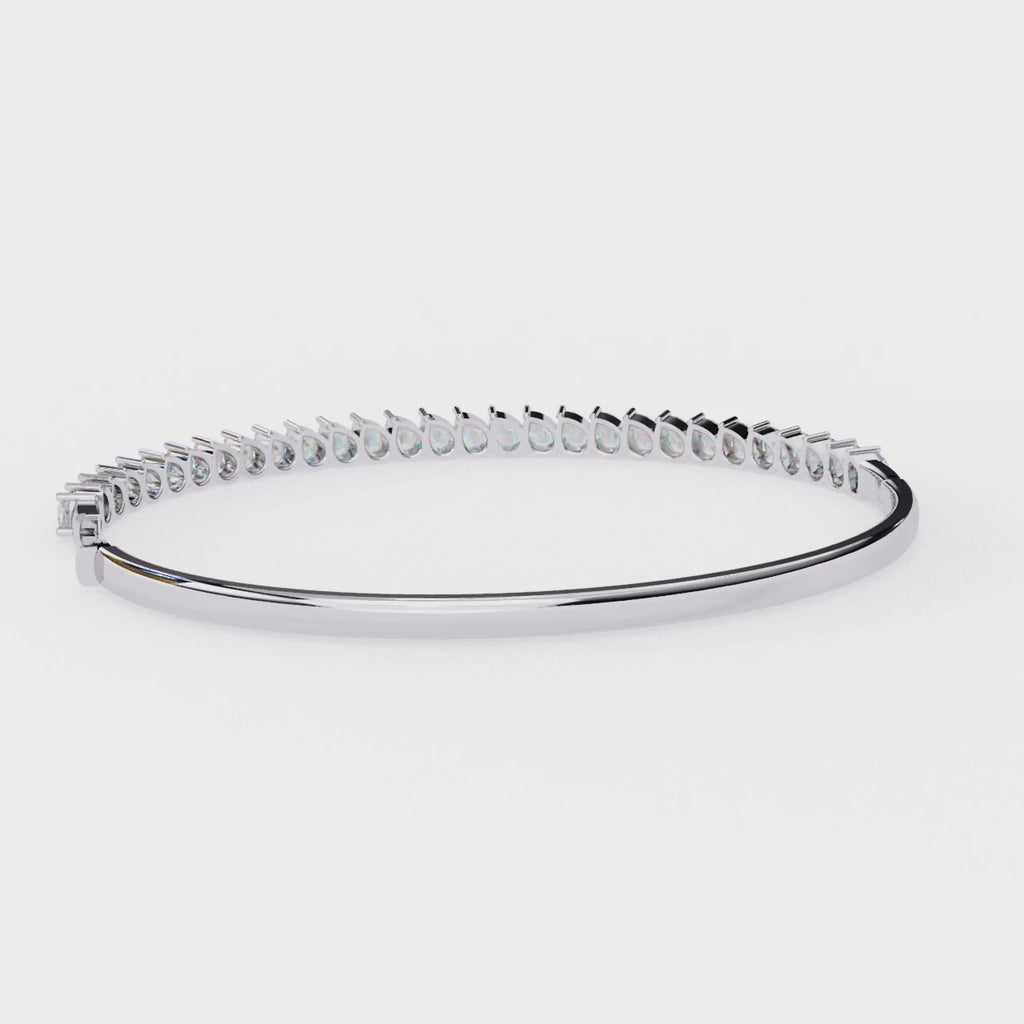 Luxury tennis bracelet with round diamonds