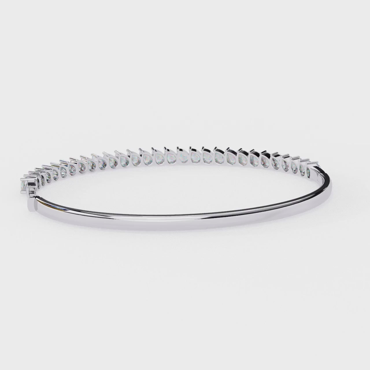 Luxury tennis bracelet with round diamonds