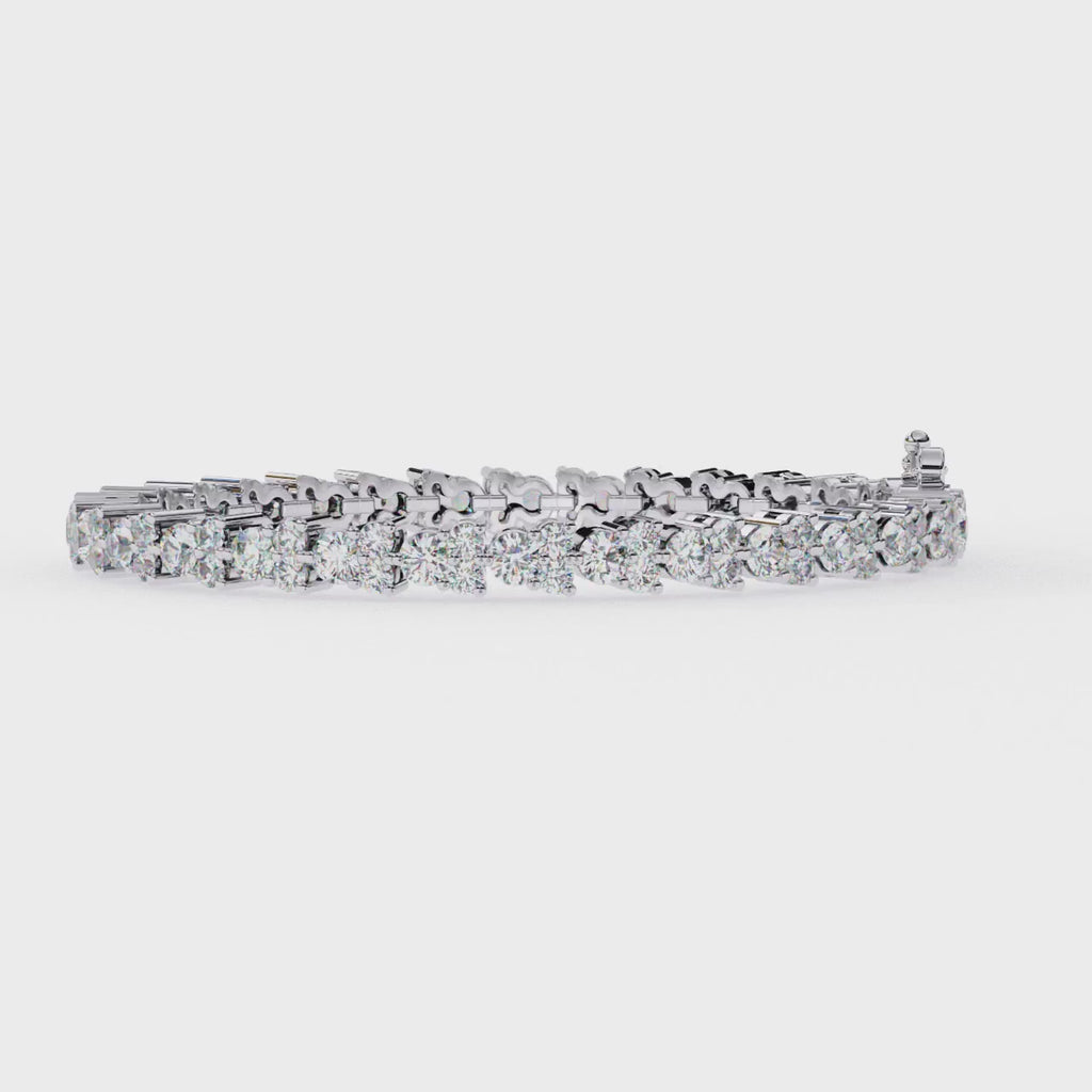 Classic women tennis bracelet with round diamonds